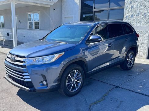 Used 2019 Toyota Highlander XLE FWD image 4