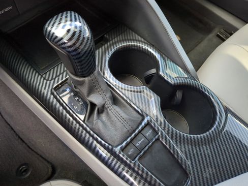 Used 2022 Toyota Camry SE image 6