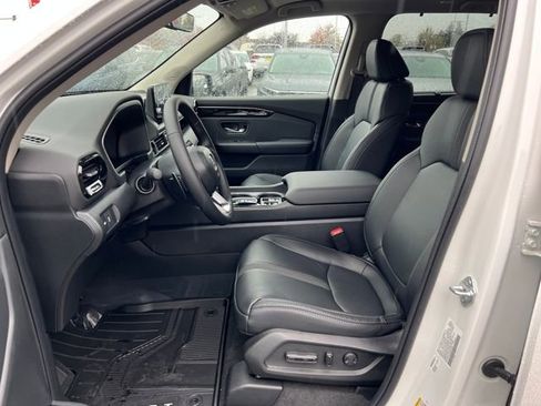 New 2025 Honda Pilot Touring image 14