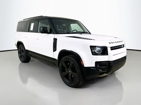 Used 2024 Land Rover Defender 130 X-Dynamic SE AWD/4WD image 3