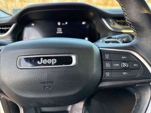 Used 2022 Jeep Grand Cherokee Limited image 37