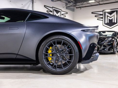 Used 2022 Aston Martin V8 Vantage Coupe RWD image 16