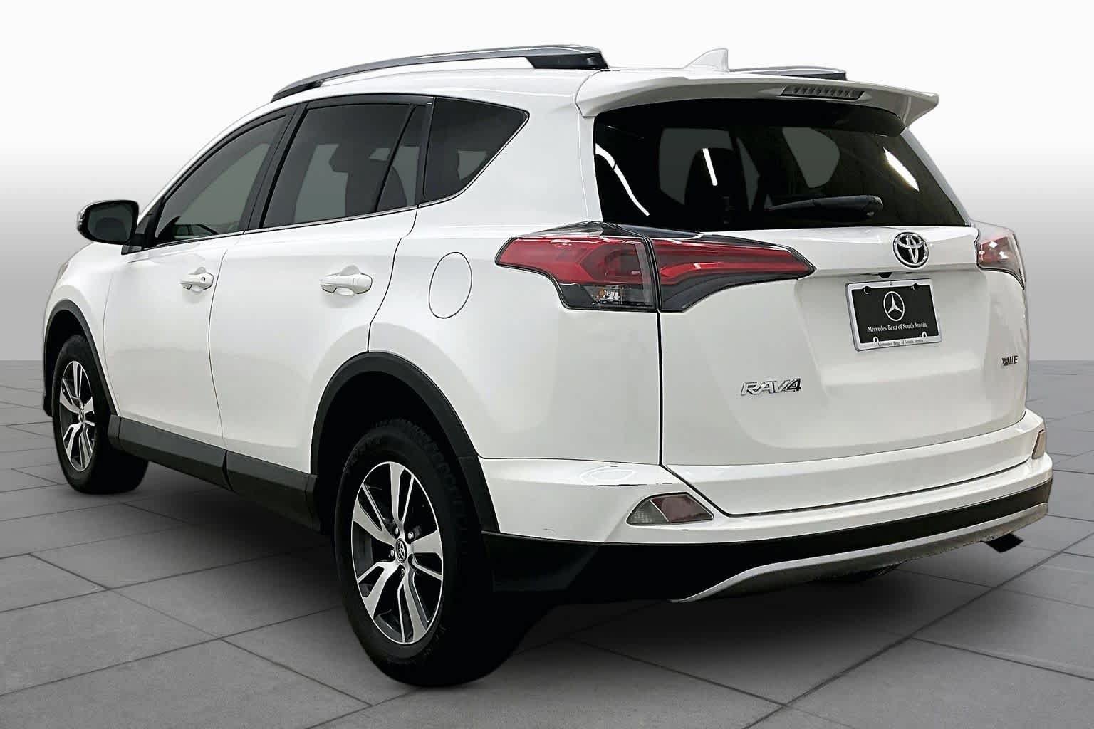 Used 2018 Toyota RAV4 XLE w/ Plus Extra Value Package FWD image 12