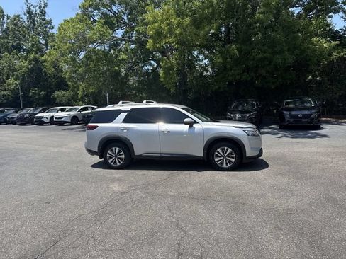 Used 2023 Nissan Pathfinder SL FWD image 4