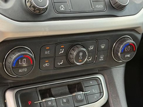 Used 2021 GMC Acadia SLE w/ Driver Convenience Package FWD image 21