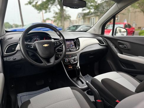 Used 2021 Chevrolet Trax LS w/ Fleet Convenience Package AWD/4WD image 10