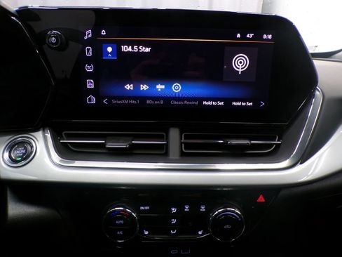 Used 2025 Chevrolet Trax LT w/ Driver Confidence Package image 23