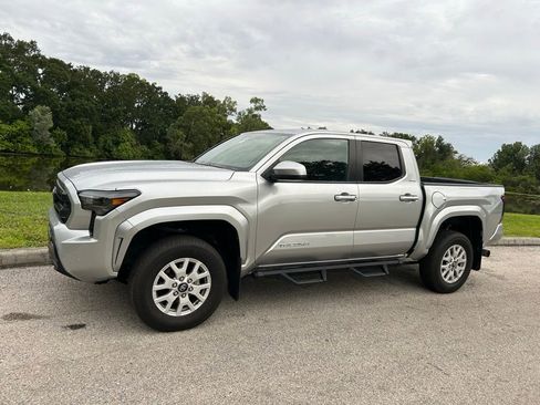 Used 2024 Toyota Tacoma SR5 w/ SR5 Upgrade Package RWD image 2