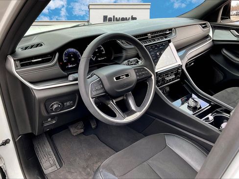 Certified 2023 Jeep Grand Cherokee Altitude image 13