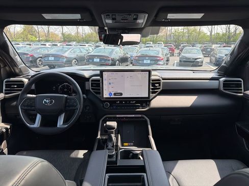 Used 2025 Toyota Tundra Limited image 12