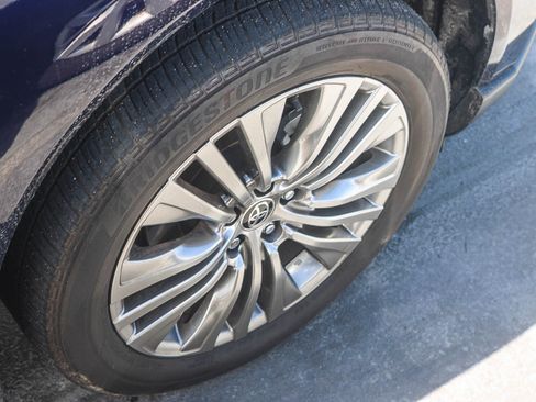 Certified 2024 Toyota Venza Limited AWD/4WD image 17