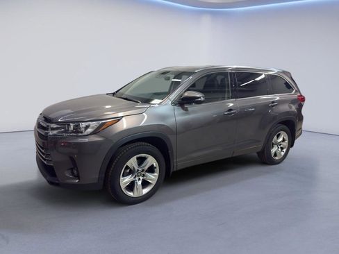 Used 2017 Toyota Highlander Limited image 3