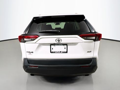 Used 2022 Toyota RAV4 XLE w/ Convenience Package FWD image 6
