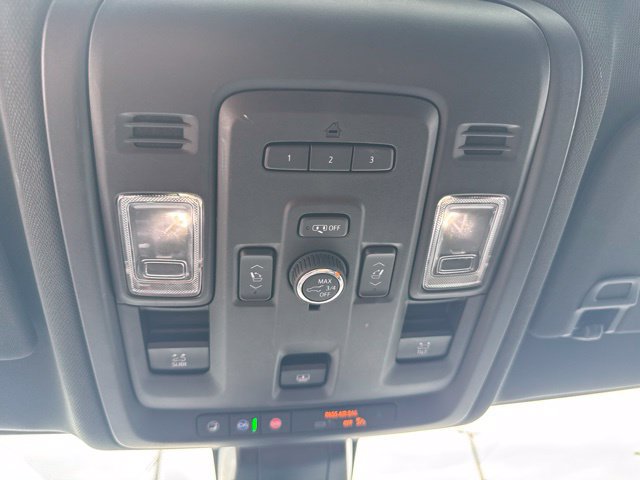 Used 2021 Chevrolet Tahoe Premier w/ Premium Package AWD/4WD image 22