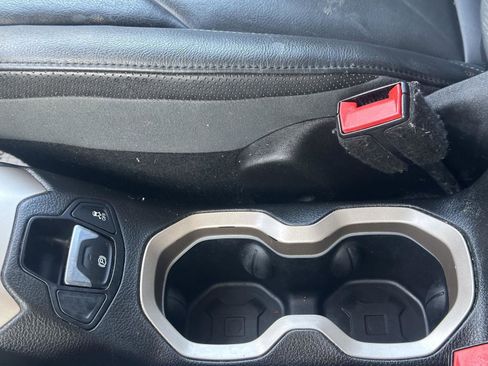 Used 2015 Jeep Renegade Limited image 21