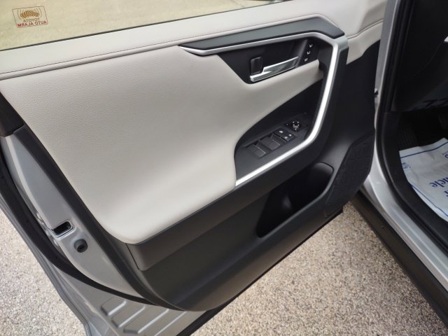 Used 2019 Toyota RAV4 Limited w/ All Weather Liner Package AWD/4WD image 10
