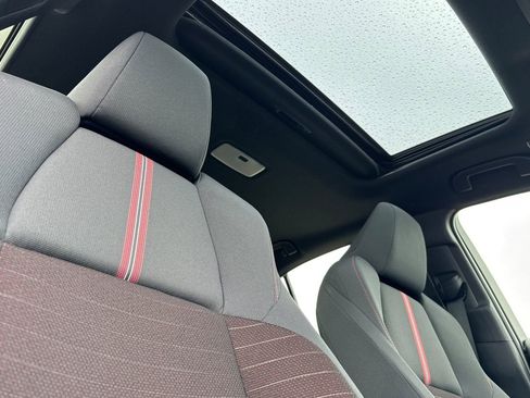 Used 2025 Toyota Corolla SE image 16