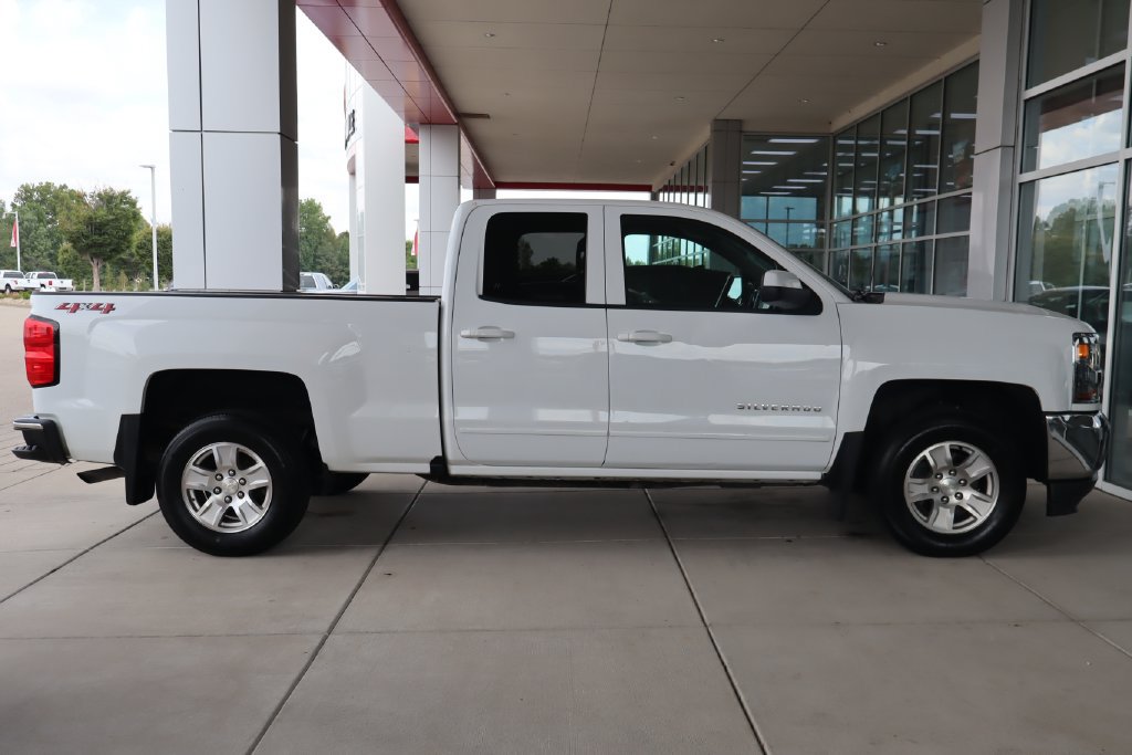 Used 2018 Chevrolet Silverado 1500 LT w/ All Star Edition AWD/4WD image 9