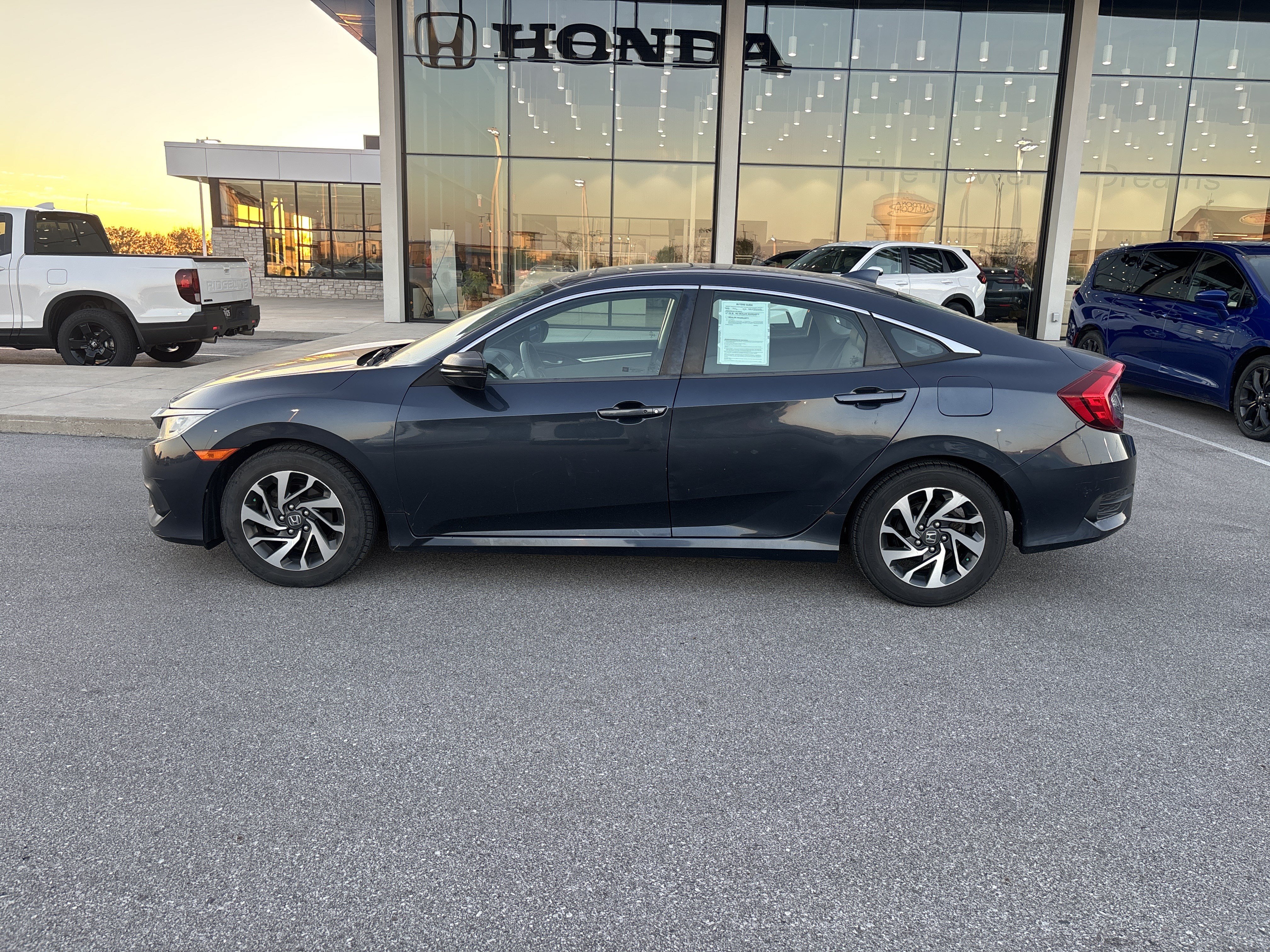 Used 2018 Honda Civic EX image 2