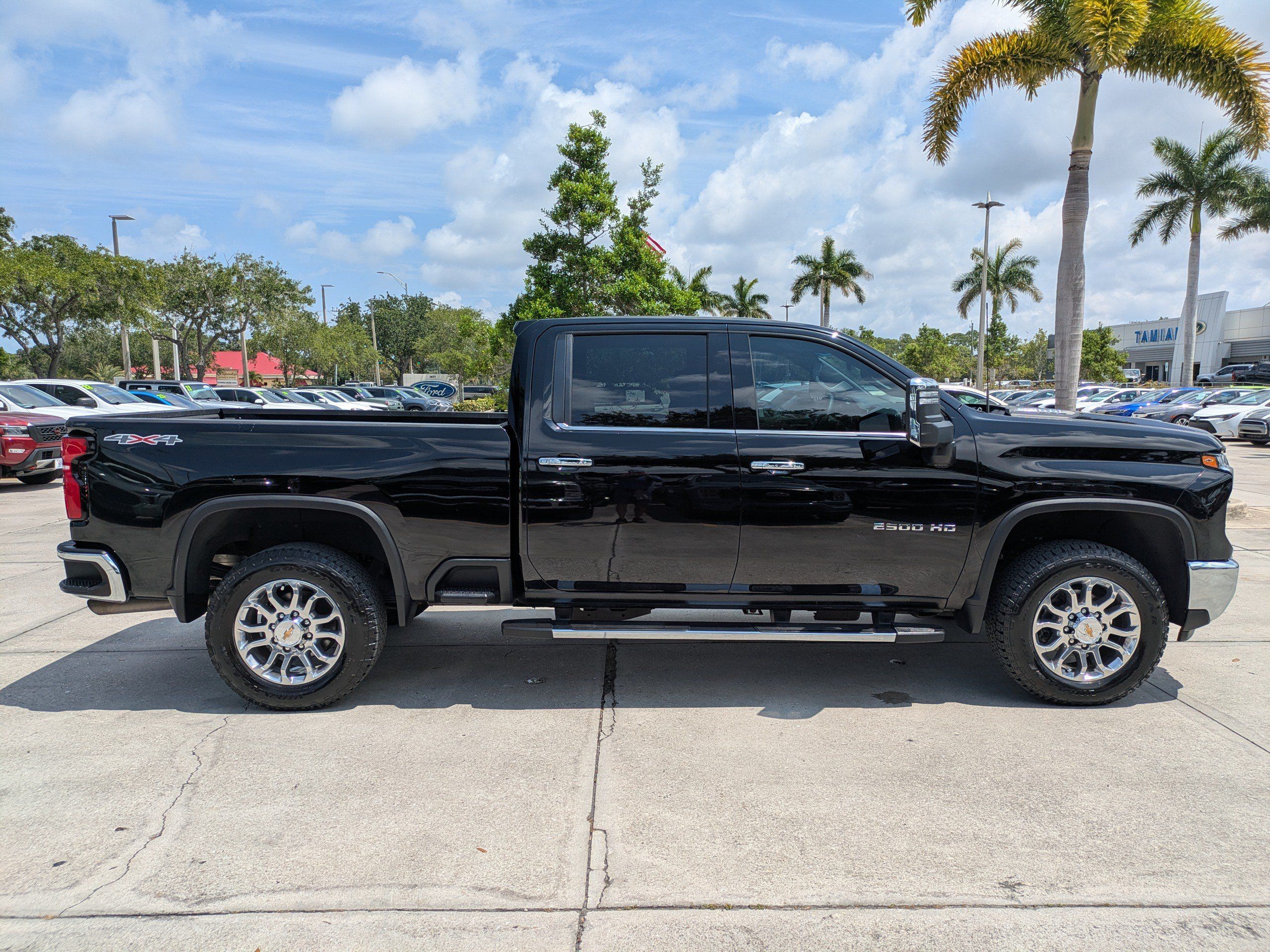 Used 2024 Chevrolet Silverado 2500 LTZ w/ LTZ Premium Package AWD/4WD image 3