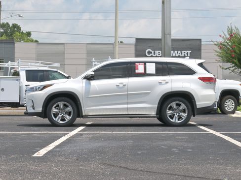 Used 2017 Toyota Highlander Limited AWD/4WD image 7