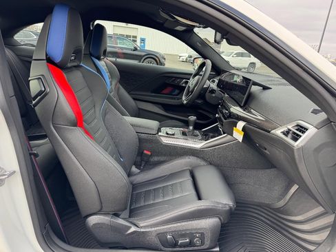 Used 2025 BMW M2 w/ Lighting Package image 17
