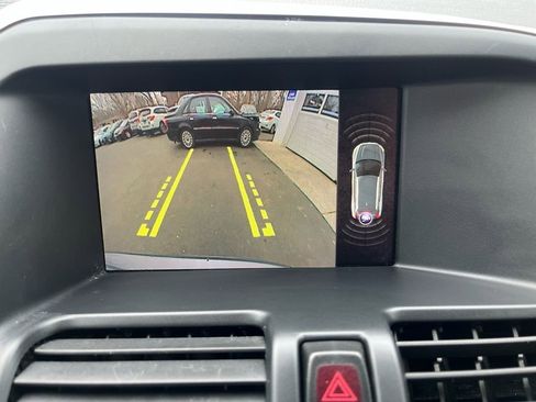 Used 2017 Volvo XC60 T6 Dynamic w/ Preferred Option Package image 11