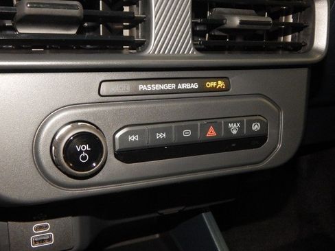 New 2025 Ford Maverick XL w/ Equipment Group 102A image 22