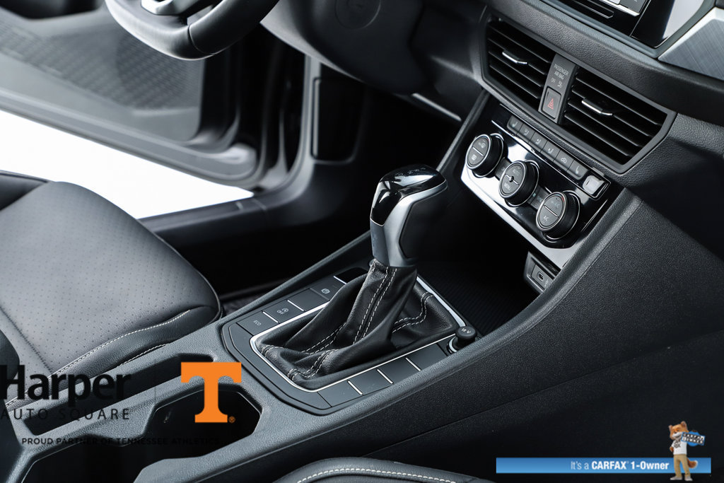 Used 2024 Volkswagen Jetta SE w/ Panoramic Sunroof Package FWD image 33