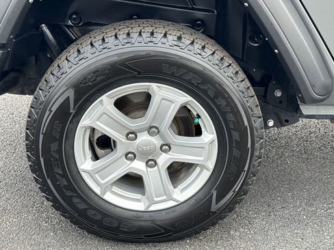 Used 2022 Jeep Wrangler Unlimited Sport image 10