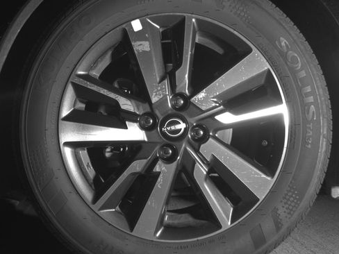 Used 2025 Nissan Versa SV FWD image 12
