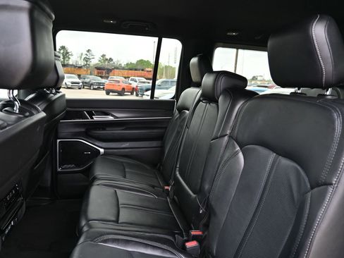 Used 2024 Jeep Wagoneer Series II w/ Flexible Seating Group RWD image 24