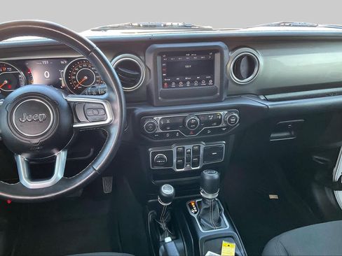 Used 2018 Jeep Wrangler Unlimited Sahara AWD/4WD image 7