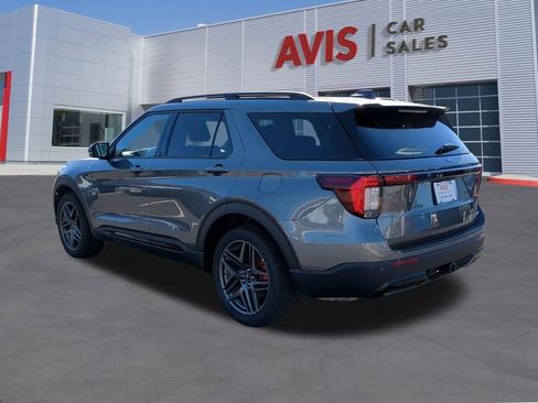 Used 2025 Ford Explorer ST-Line w/ ST-Line Street Pack image 9