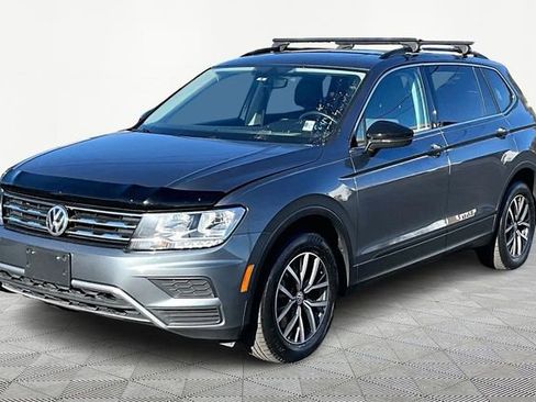 Used 2019 Volkswagen Tiguan SE w/ Panoramic Sunroof Package image 3