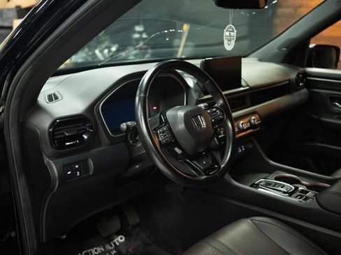 Used 2025 Honda Pilot Black Edition image 10