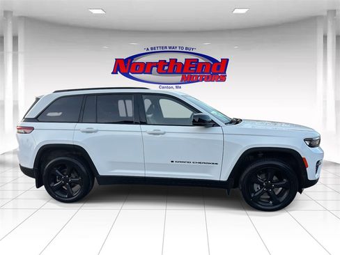 Used 2023 Jeep Grand Cherokee Altitude image 2