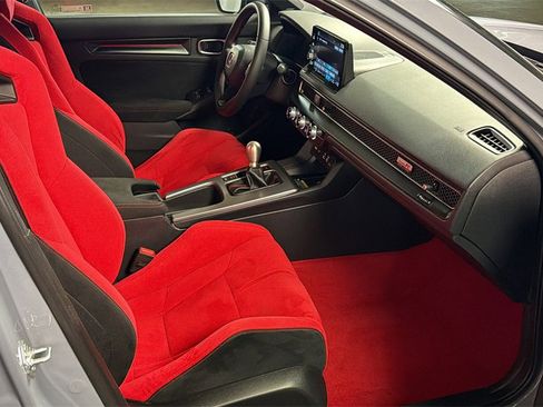Used 2024 Honda Civic Type R image 9