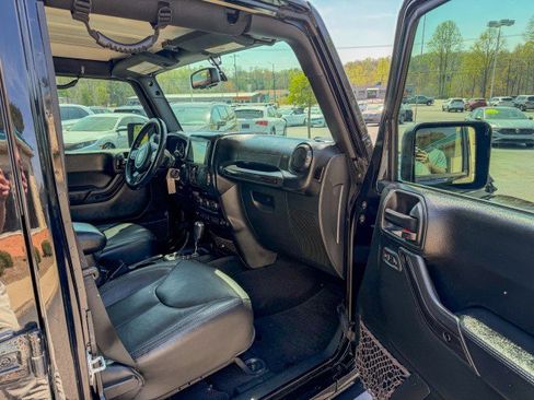 Used 2017 Jeep Wrangler 75th Anniversary image 15
