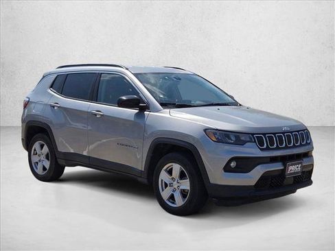 Used 2022 Jeep Compass Latitude AWD/4WD image 3