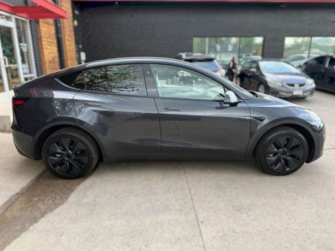 Used 2024 Tesla Model Y Long Range AWD/4WD image 21