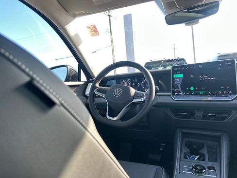 New 2026 Volkswagen Tiguan SE image 13