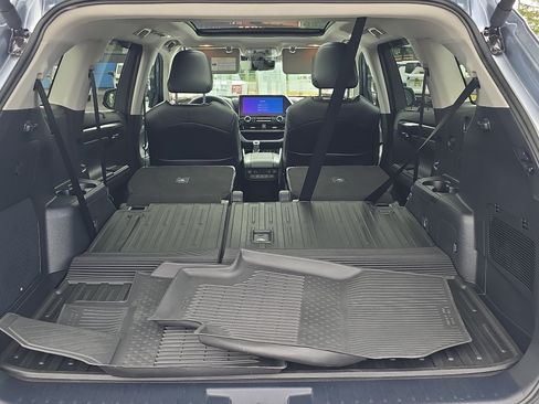 Used 2024 Toyota Highlander Platinum AWD/4WD image 10