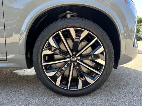 New 2026 Volvo XC90 B6 Plus w/ Protection Package Premier image 7