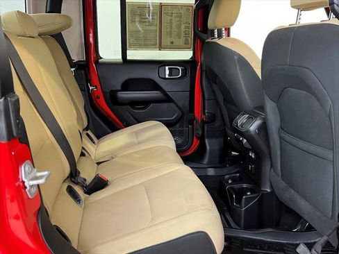 Certified 2021 Jeep Gladiator Overland w/ Cold Weather Group image 14