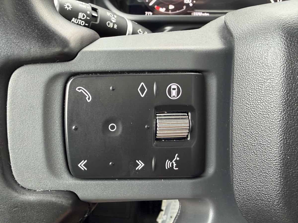 Used 2024 Land Rover Defender 130 X-Dynamic SE AWD/4WD image 30