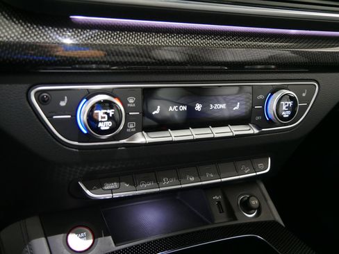 Used 2022 Audi SQ5 Prestige w/ Prestige Package image 23