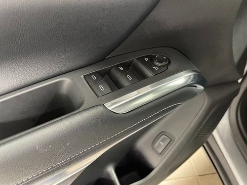 Used 2025 Chevrolet Traverse LT AWD/4WD image 19
