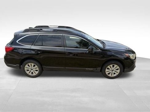 Used 2019 Subaru Outback 2.5i Premium AWD/4WD image 2