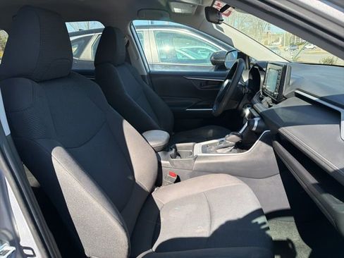 Used 2021 Toyota RAV4 LE image 29